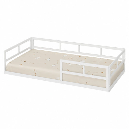 Letto per Bambini Montessori in Metallo con Materasso 140x200 cm, Protezione Anticaduta, Bianco